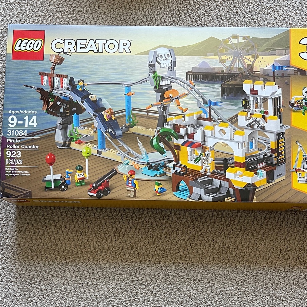 LEGO Creator Pirate Adventure Set with Yellow and Blue